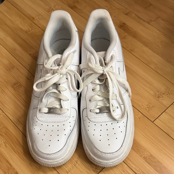 Nike Air Force 1 White Sneakers 7Y - Picture 1 of 9